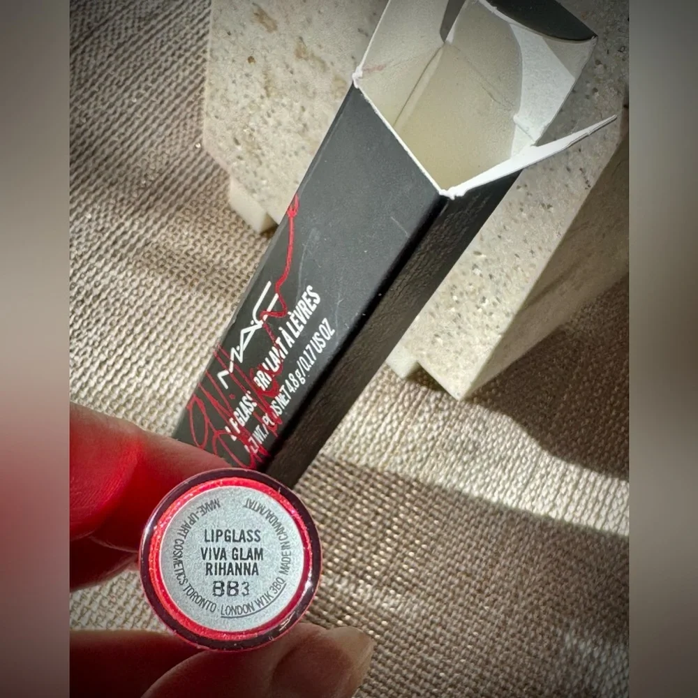 MAC x Rihanna - Viva Glam Lipglass - LIMITED-EDITION✨ 🍒 - Picture 9 of 10